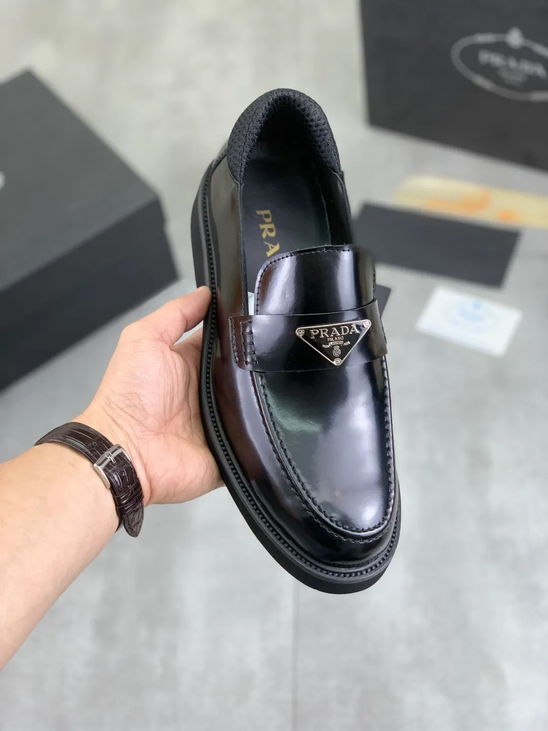 Men's shoes 💰P480 new style 💰 💎💎💎 water-dyed cow lining original order quality PRADA —🆘.Prada original purchase agent, high-end business leather shoes, fabric: imported from Italy cowhide material ➕ water-dyed cow lining/cowhide lining ➕ special original outsole, fine workmanship, real thing ^_^ Photographed 🎬size: 39-44